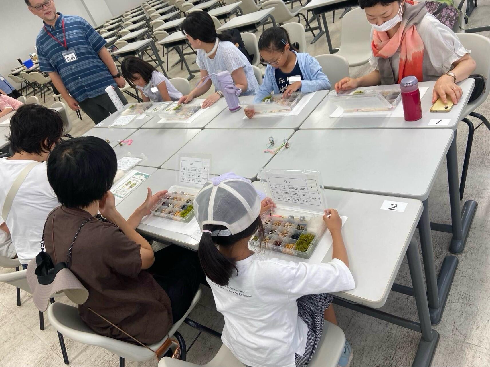 親子豆チャームづくり