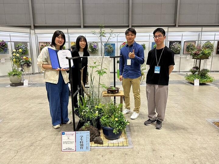 表彰式_作品_4人のみ.jpg